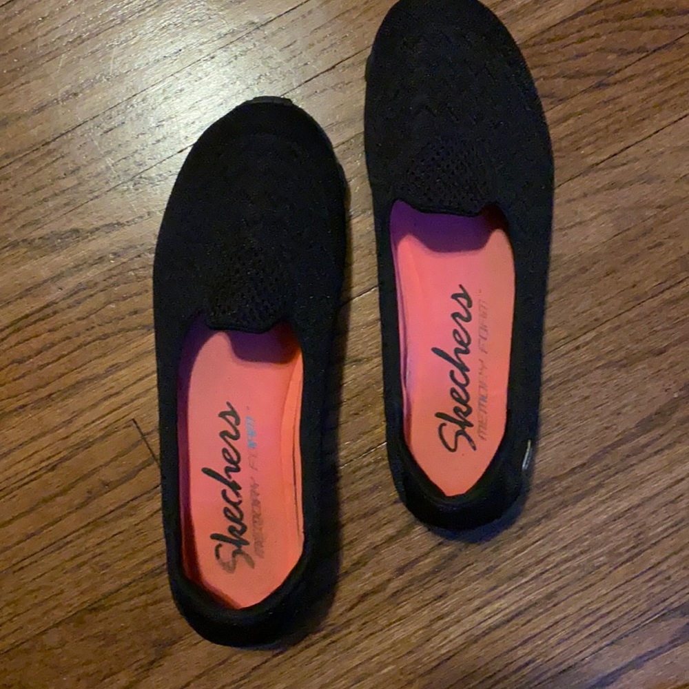 Sketchers slip in size 9